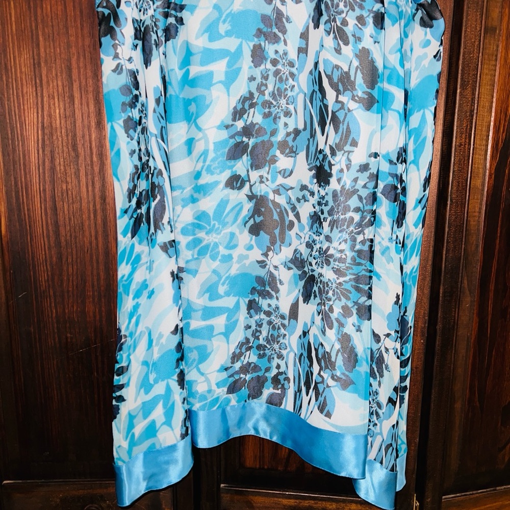 Valerie Stephens size 16 silk Floral Blue and White skirt